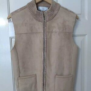 Lisa International Woman's SZ XL Tan/Beige Zip up Faux Suede Fur Vest
